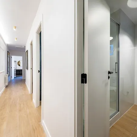 Bebarceloner Eixample - 4 Bedrooms Apartment