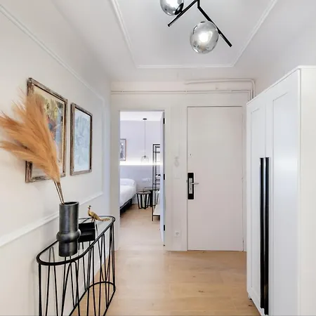 Bebarceloner Eixample - 4 Bedrooms Apartment