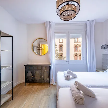 Bebarceloner Eixample - 4 Bedrooms Apartment *