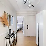 Bebarceloner Eixample - 4 Bedrooms Apartamento